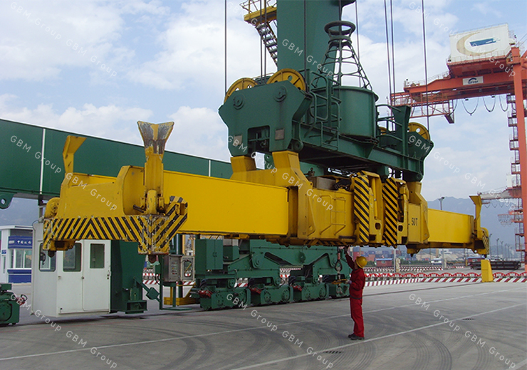 Twin lift container spreaer